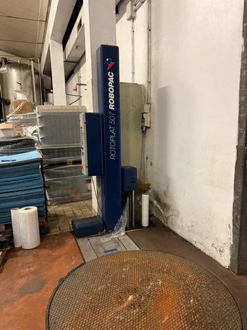 Envolvedor de Paletes ROBOPAC Robopac pallet wrapper Usada — linha de engarrafamento usada para Pallet Wrappers