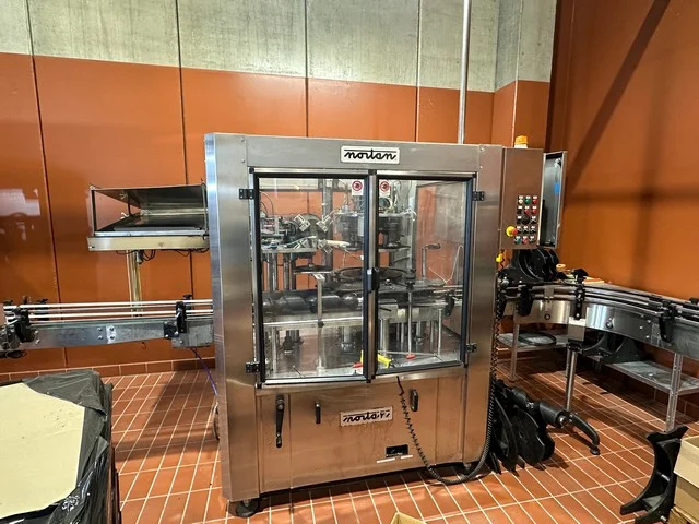 Capsuladora Nortan Nortan capsuling machine Usada — linha de engarrafamento usada para Capsuling Machines