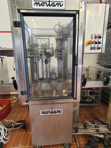 Capsuladora Nortan Nortan capsuling machine Usada — linha de engarrafamento usada para Capsuling Machines
