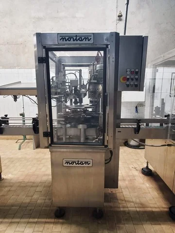 Capsuladora Nortan Nortan capsuling machine Usada — linha de engarrafamento usada para Capsuling Machines