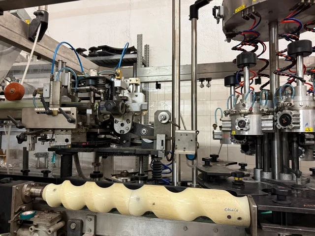 Capsuladora Nortan Nortan capsuling machine Usada — linha de engarrafamento usada para Capsuling Machines