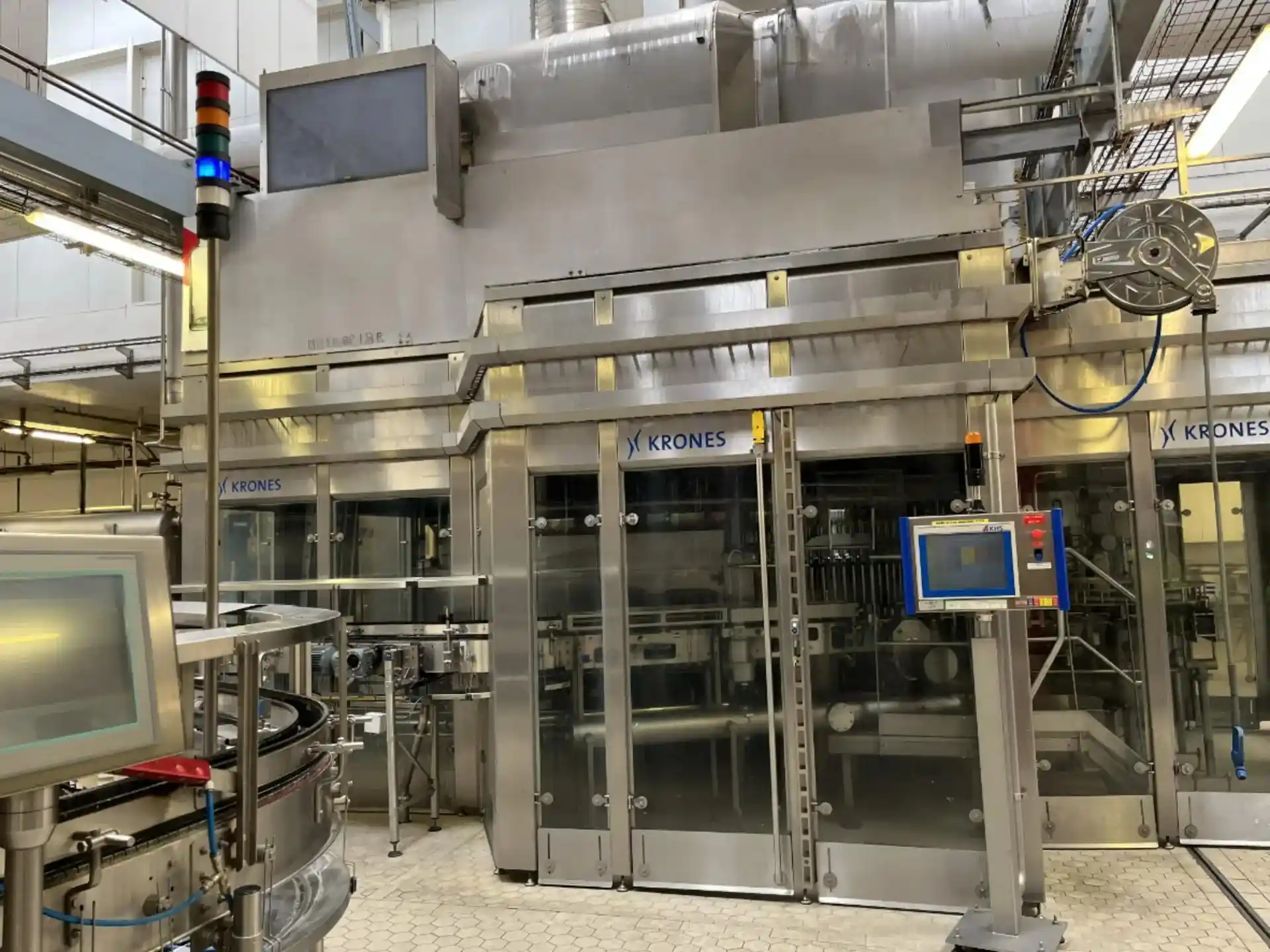 Monobloco Krones Filling Monoblock PET Kr Usada — linha de engarrafamento usada para Filling Monoblocks