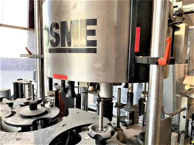 Rotuladora Kosme labeller Kosme adhesive Usada — linha de engarrafamento usada para Labellers