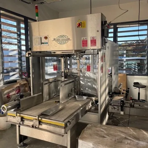 Formadora de Caixas APE Case Erector APE Form 12 Usada — linha de engarrafamento usada para Case Erectors