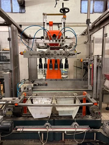 Formadora de Caixas Keber Keber case erector and c Usada — linha de engarrafamento usada para Case Erectors