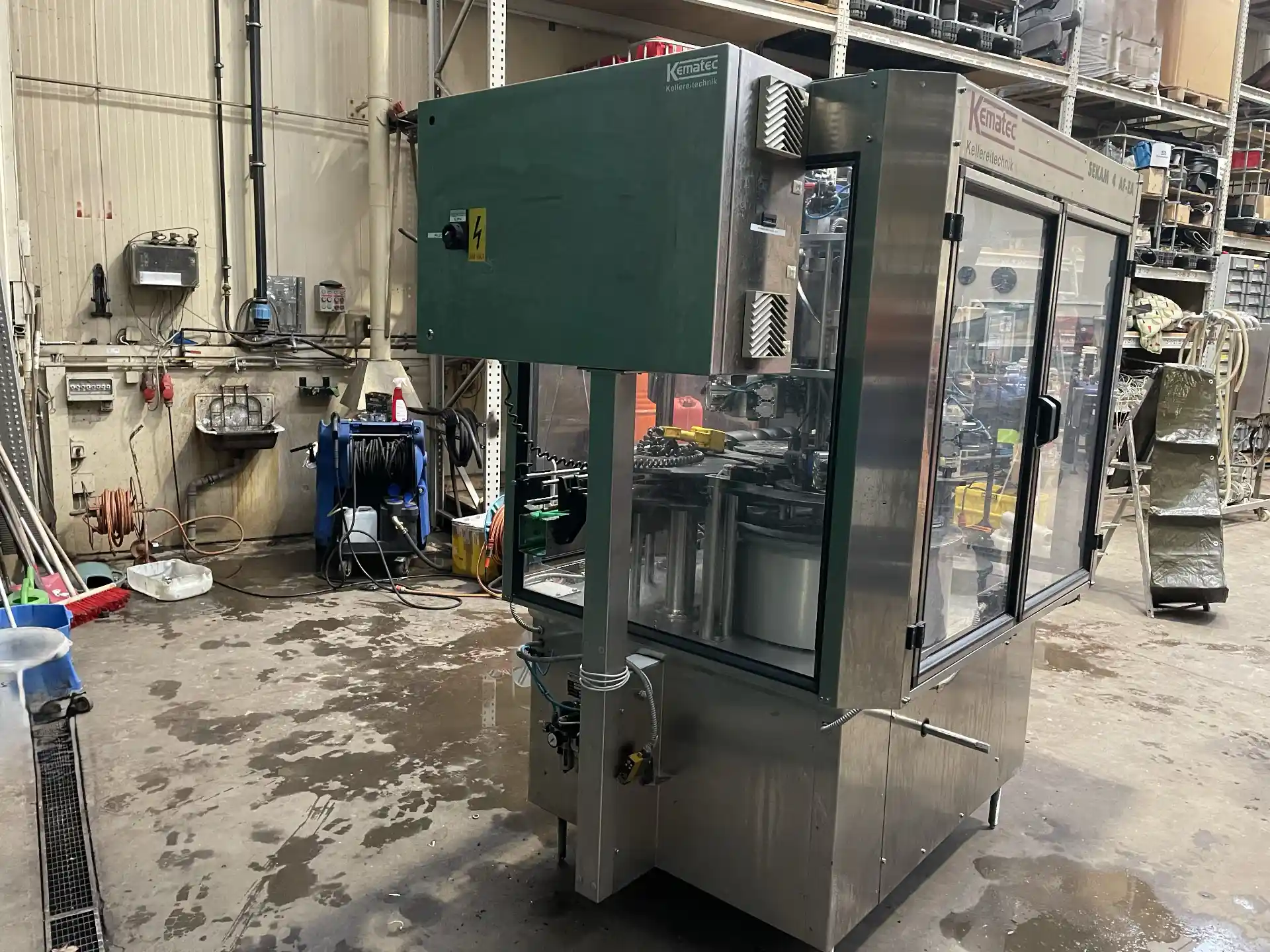 Capsuladora Kematec Capsuler Kematec Champag Usada — linha de engarrafamento usada para Capsuling Machines