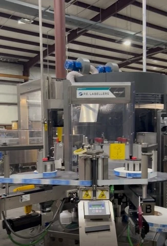 Rotuladora P.E. P.E. Labeller 54.000 bph Usada — linha de engarrafamento usada para Labellers