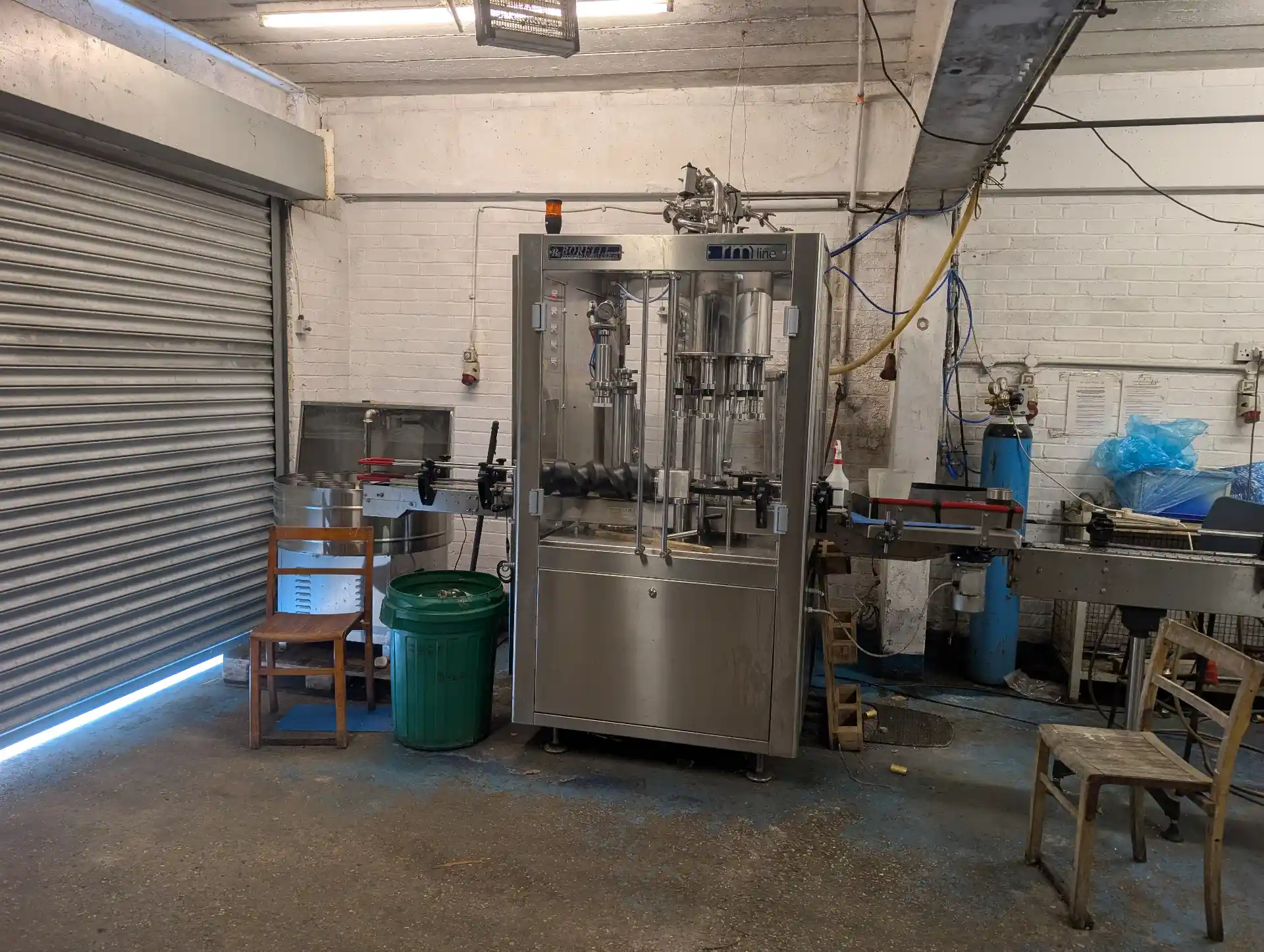 Enchedora Borelli Filler Borelli 1.100 bph Usada — linha de engarrafamento usada para Fillers