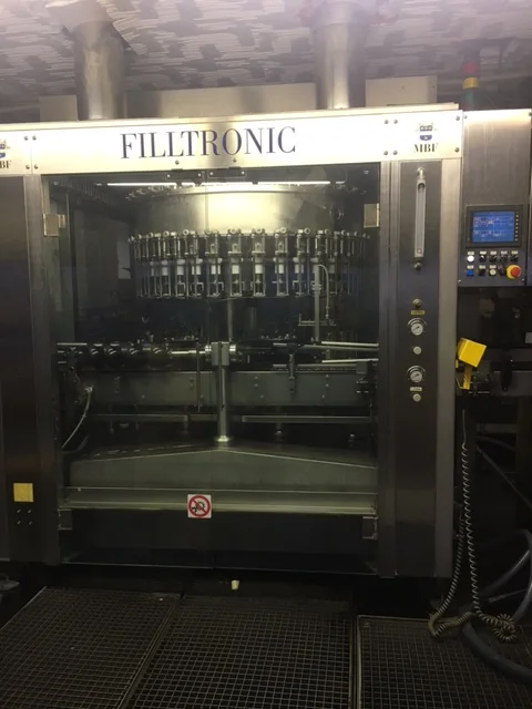 Enchedora MBF Filler MBF Filltronic 36 Usada — linha de engarrafamento usada para Fillers