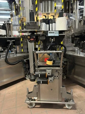 Used Makro Adhesive labeller — 4