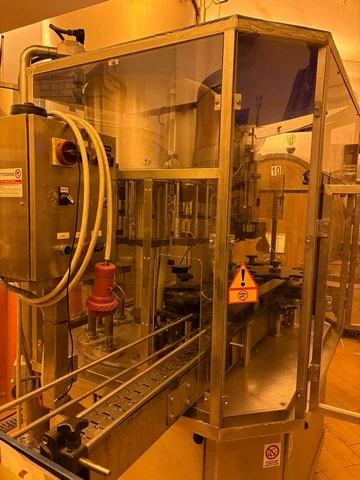Used Cosmapa gravity filling monoblock for glass bottle — 3