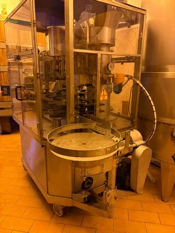 Used Cosmapa gravity filling monoblock for glass bottle — 4