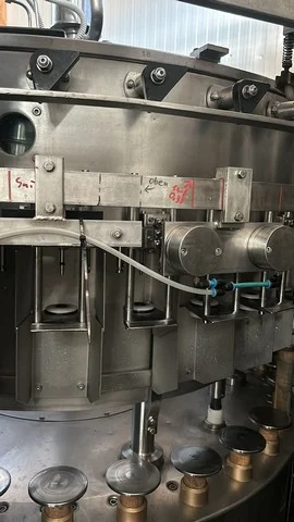 Used Bertolaso isobaric filler — 9