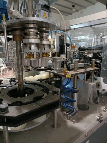 Used gravity glass bottling line