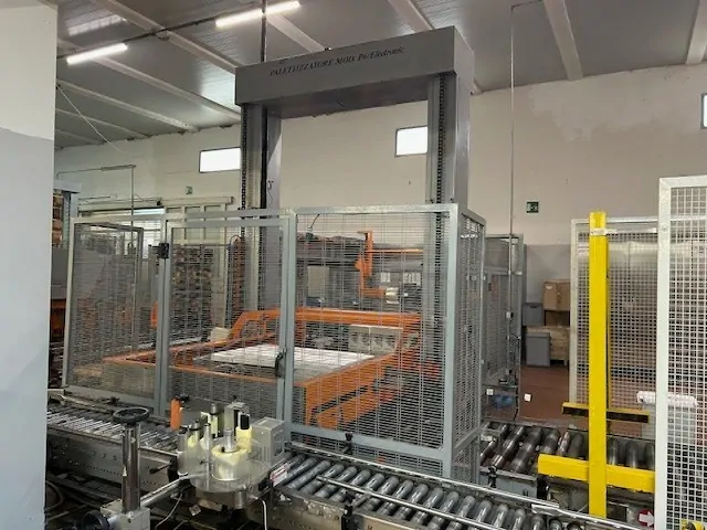 Paletizador Mondo & Scaglione Palletizer Mondo&Scaglio Usada — linha de engarrafamento usada para Palletizers
