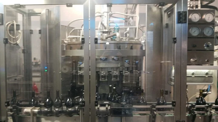 Enchedora BC filler BC Usada — linha de engarrafamento usada para Fillers