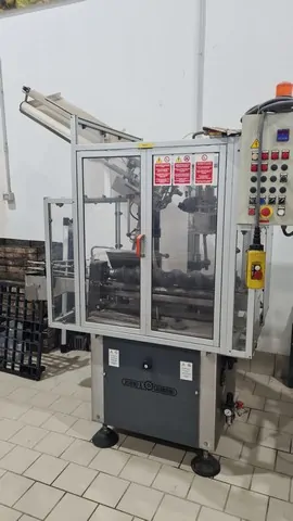 Capsuladora Robino & Galandrino 2001 Robino&Galandrino p Usada — linha de engarrafamento usada para Capsuling Machines