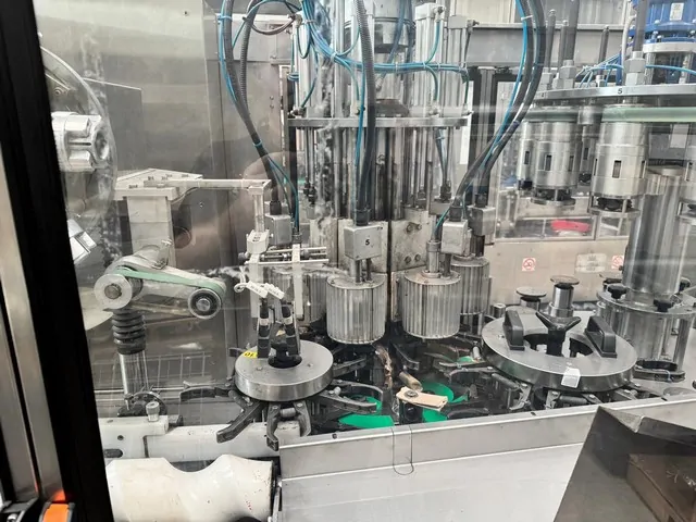 Capsuladora Nortan 2019 Capsuler Nortan Pri Usada — linha de engarrafamento usada para Capsuling Machines