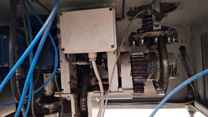 Capsuladora Bertolaso Bertolaso Natural Straig Usada — linha de engarrafamento usada para Cappers