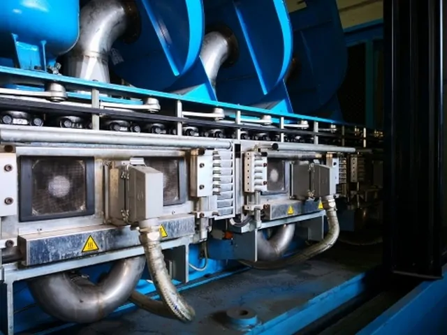 Sopradora PET Sipa Blow Moulding Machine Si Usada — máquina de engarrafamento usada