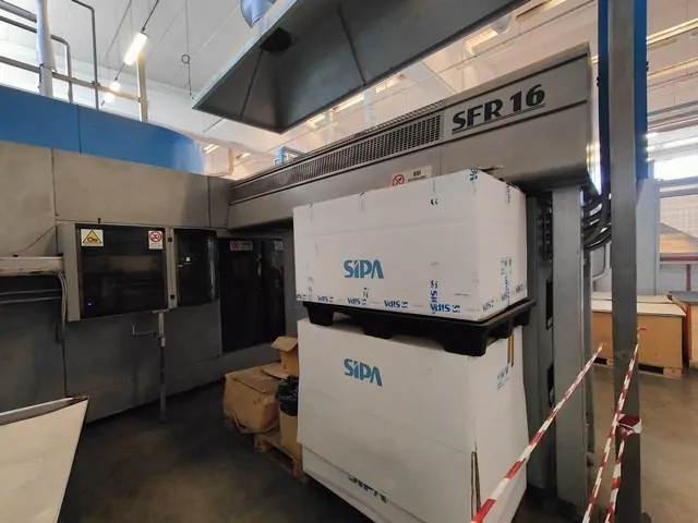 Sopradora PET Sipa Blow Moulding Machine Si Usada — máquina de engarrafamento usada