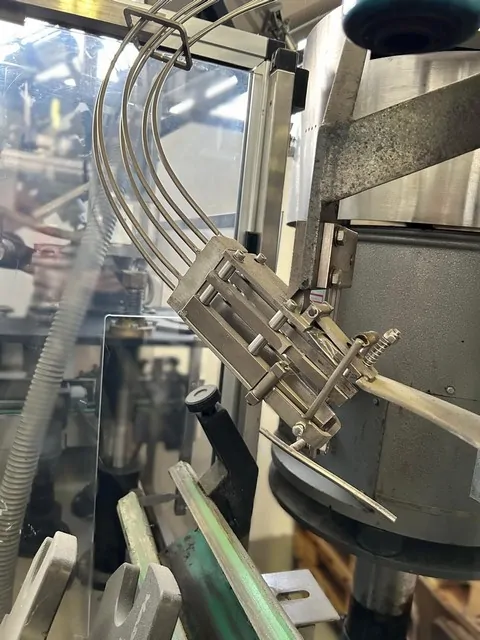 Capsuladora Bertolaso Capper 30×60 Stelvin 2.5 Usada — linha de engarrafamento usada para Cappers