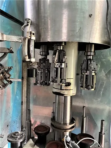 Capsuladora Arol Capper Arol 4T Stelvin 3 Usada — linha de engarrafamento usada para Cappers