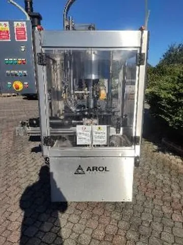 Capsuladora Arol Capper Arol Euro-Va Usada — linha de engarrafamento usada para Cappers
