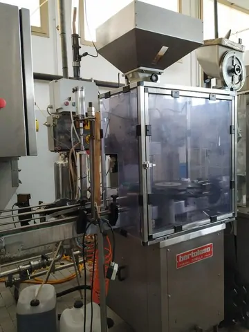 Capsuladora Bertolaso capper Bertolaso 3.000 b Usada — linha de engarrafamento usada para Cappers