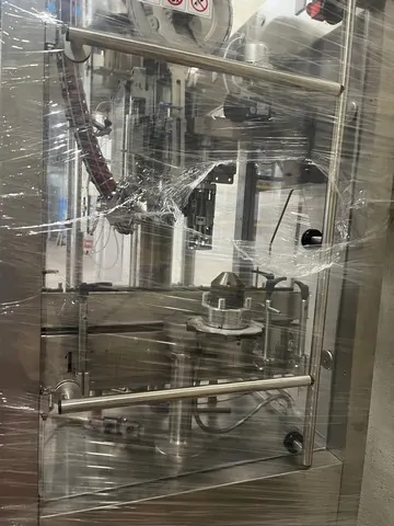 Capsuladora Bertolaso Capper Bertolaso Stelvin Usada — linha de engarrafamento usada para Cappers