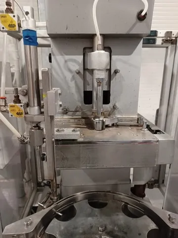 Capsuladora Bertolaso capper Bertolaso Usada — linha de engarrafamento usada para Cappers