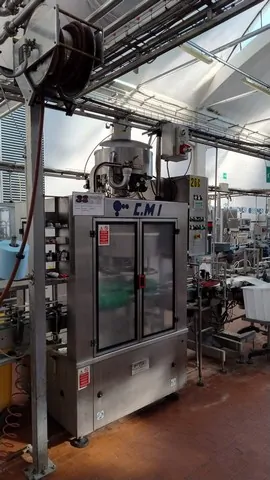 Capsuladora CMI Capper CMI for Glass Jar Usada — linha de engarrafamento usada para Cappers