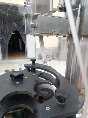 Capsuladora Enolmeccanica capper Enolmeccanica mt- Usada — linha de engarrafamento usada para Cappers