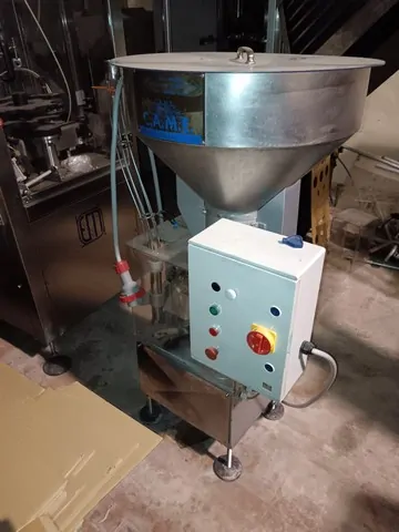 Capsuladora Enolmeccanica capper Enolmeccanica Peg Usada — linha de engarrafamento usada para Cappers