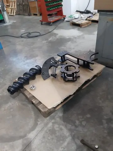 Capsuladora M.G.S Capper M.G.S 12.000 bph Usada — linha de engarrafamento usada para Cappers