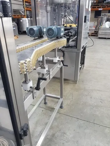 Capsuladora Technovin Capper Technovin 3T Stel Usada — linha de engarrafamento usada para Cappers