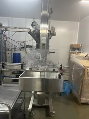 Elevador de Cápsulas Marmoinox Caps Elevator 3.000 bph Usada — linha de engarrafamento usada para Caps Elevators