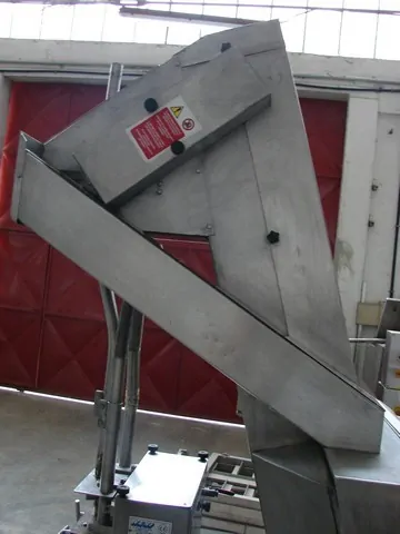 Elevador de Cápsulas Neri Caps Elevator Neri Usada — linha de engarrafamento usada para Caps Elevators