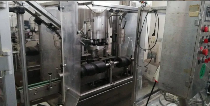 Capsuladora GAI Capsuler GAI 426 4 DT Usada — linha de engarrafamento usada para Capsuling Machines