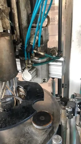 Capsuladora Nortan Capsuler Nortan 4.4 Usada — linha de engarrafamento usada para Capsuling Machines