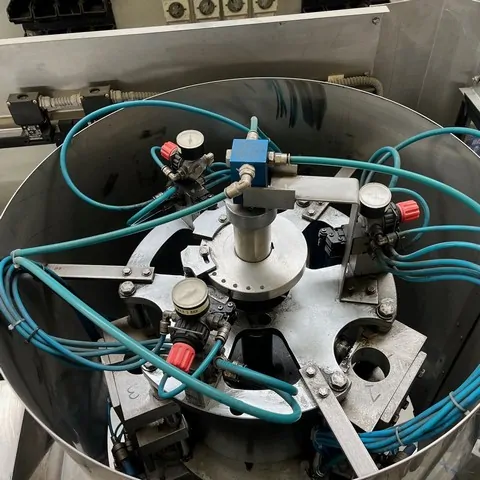 Capsuladora Nortan Capsuler Nortan Prisma 3 Usada — linha de engarrafamento usada para Capsuling Machines