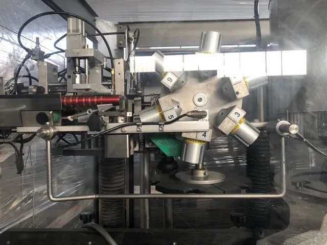 Capsuladora Nortan Capsuler Nortan Prisma 4 Usada — linha de engarrafamento usada para Capsuling Machines