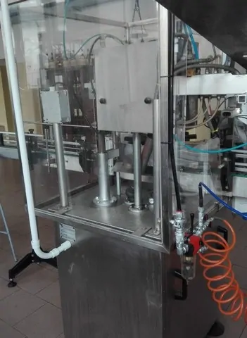 Capsuladora Nortan Capsuler Nortan Unicap 3 Usada — linha de engarrafamento usada para Capsuling Machines