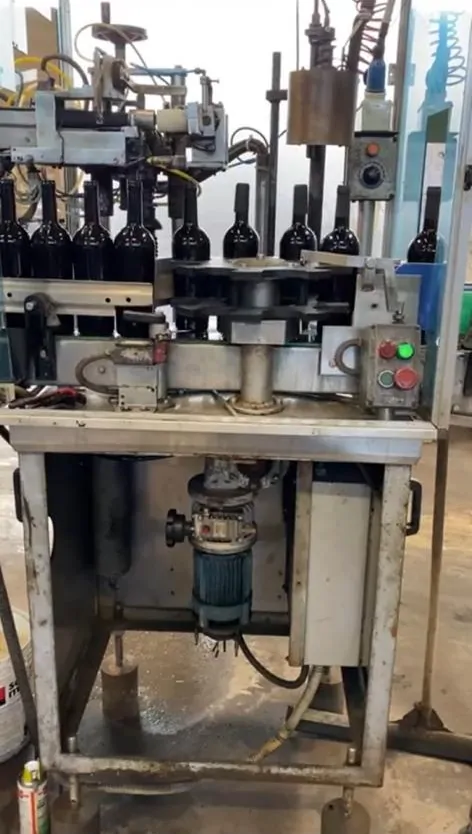 Capsuladora Nortan Capsuler Nortan Unicap 3 Usada — linha de engarrafamento usada para Capsuling Machines