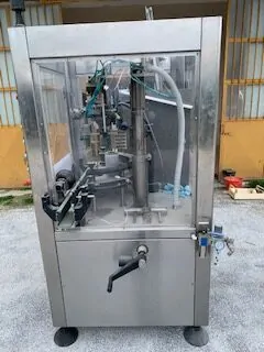 Capsuladora OMBF Capsuler OMBF 2004A-MDC/ Usada — linha de engarrafamento usada para Capsuling Machines