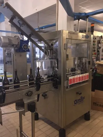 Capsuladora OMBF Capsuler OMBF Usada — linha de engarrafamento usada para Capsuling Machines