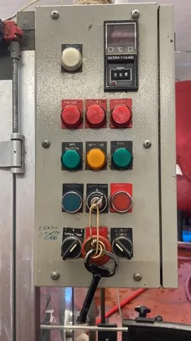 Capsuladora Robino & Galandrino Capsuler Robino&Galandri Usada — linha de engarrafamento usada para Capsuling Machines