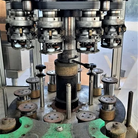 Capsuladora Robino & Galandrino Capsuler Robino&Galandri Usada — linha de engarrafamento usada para Capsuling Machines