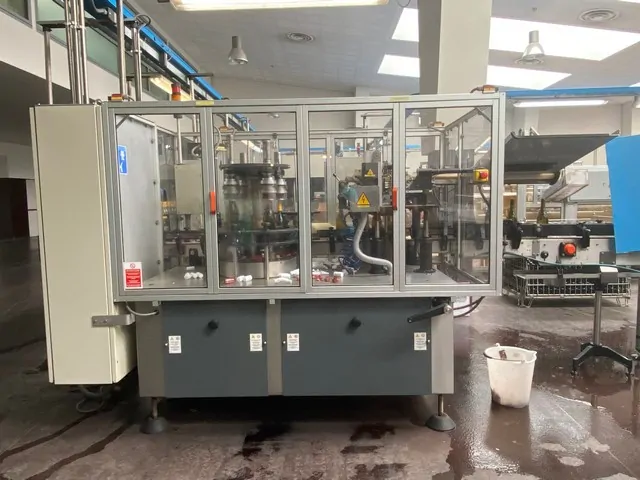 Capsuladora Robino & Galandrino Capsuler Robino&Galandri Usada — linha de engarrafamento usada para Capsuling Machines