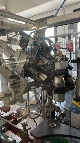 Capsuladora Robino & Galandrino Capsuler Robino&Galandri Usada — linha de engarrafamento usada para Capsuling Machines